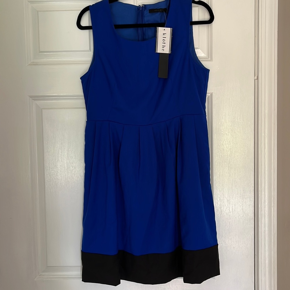 Aryn K brand. gorgeous blue dress NWT. Size large